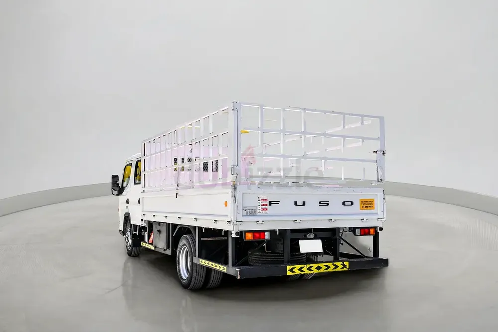 2025 Mitsubishi Canter Double Cabin 3.0L | GCC Specifications - Image 5