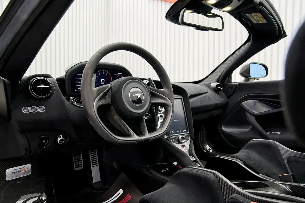 MCLAREN 765LT SPIDER, 2022, GCC, CARBON PACKAGE,DEALER WARRANTY, EXCELLENT CONDITION - Image 17