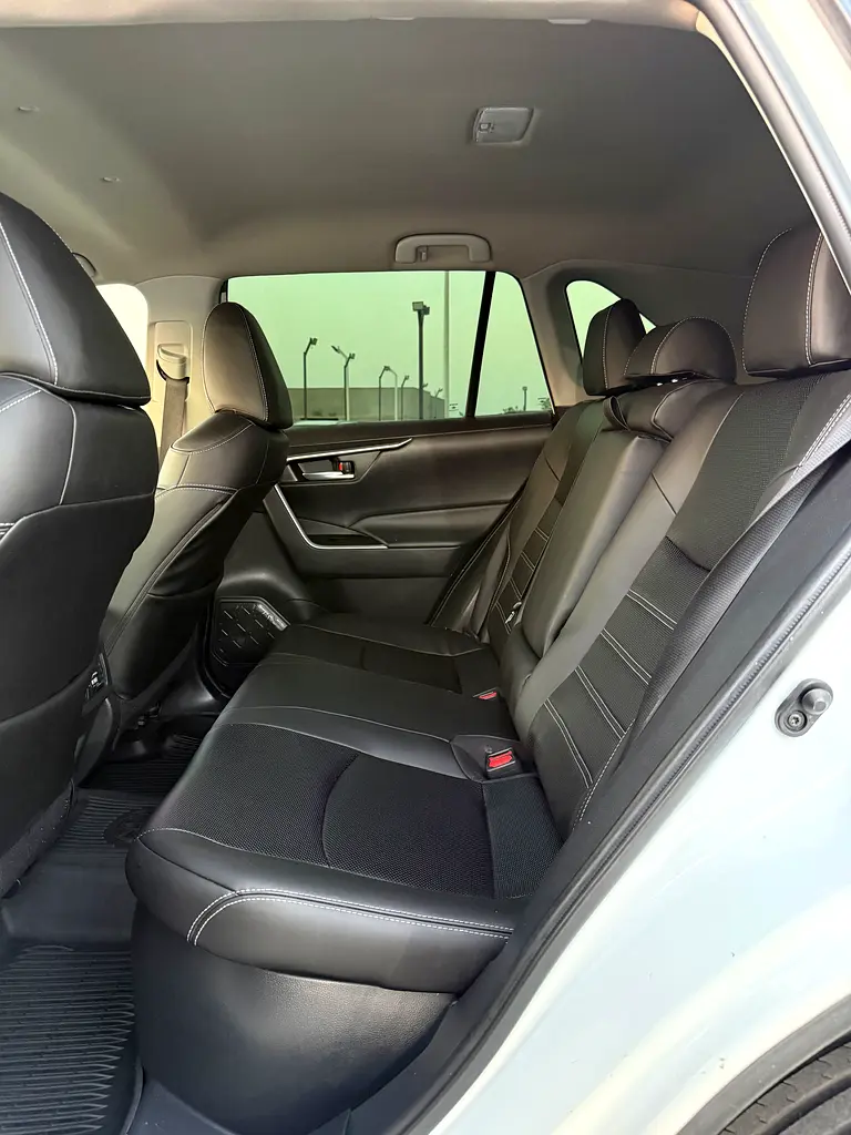 Toyota Rav 4 XLE Hybrid 2021 - American Specs - Well Maintained - Image 12