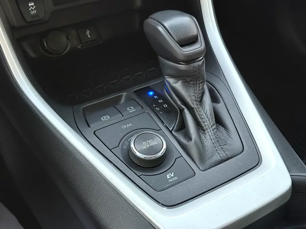 Toyota Rav 4 XLE Hybrid 2021 - American Specs - Well Maintained - Image 13