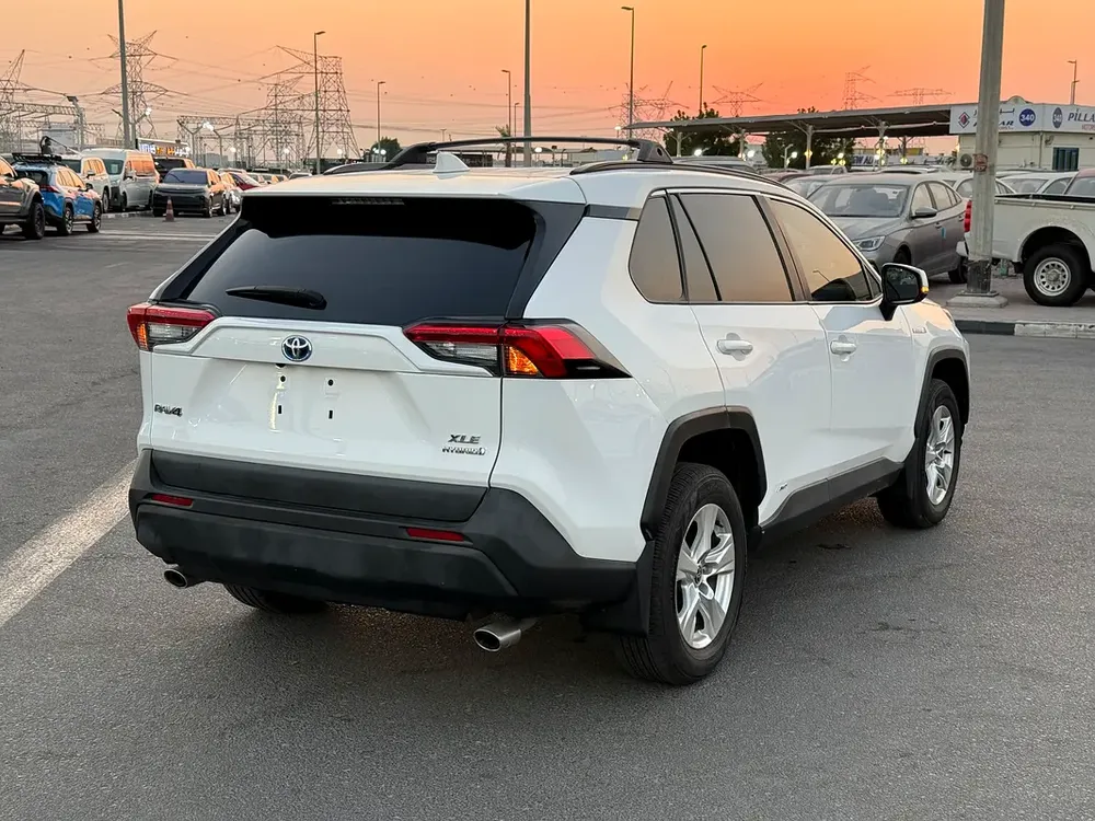 Toyota Rav 4 XLE Hybrid 2021 - American Specs - Well Maintained - Image 4
