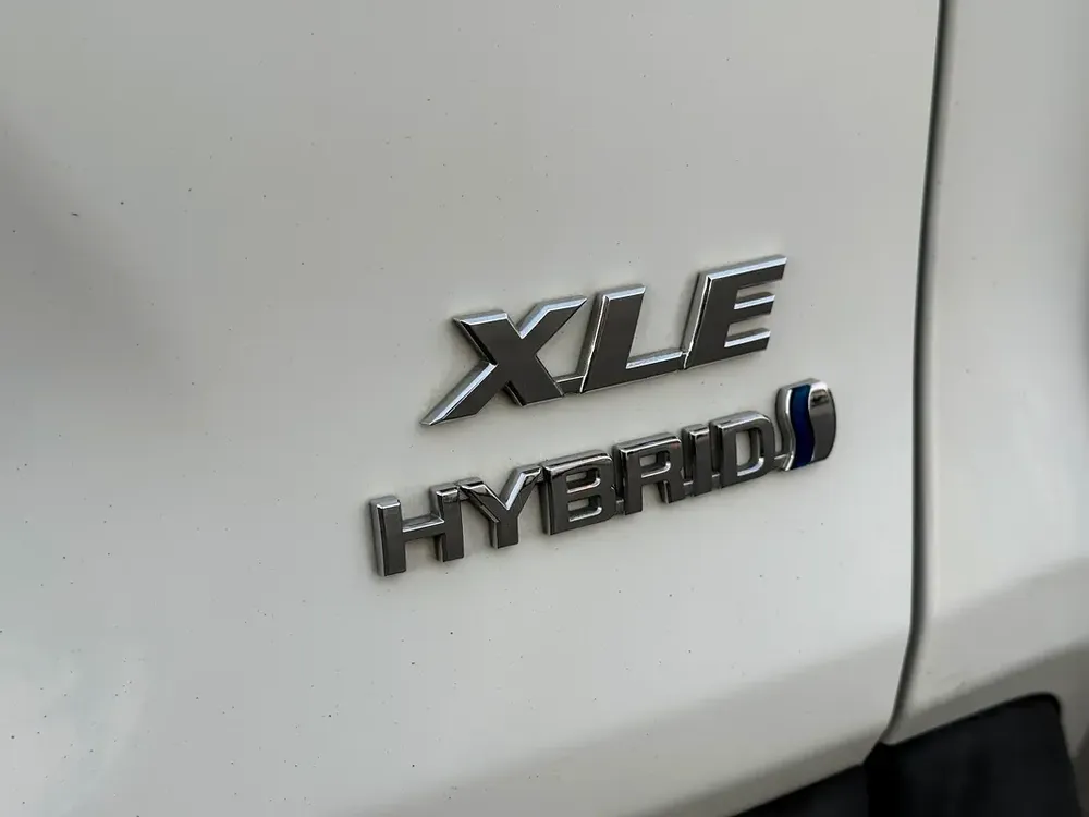 Toyota Rav 4 XLE Hybrid 2021 - American Specs - Well Maintained - Image 7