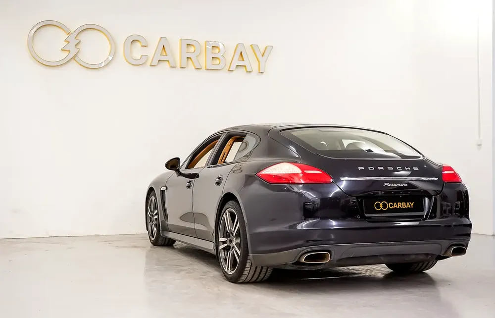 AED 1012 PM | PORSCHE PANAMERA 2012 | 20” TURBO RIMS | CARBON FIBER PACKAGE | 1 YEAR WARRANTY | GCC - Image 7