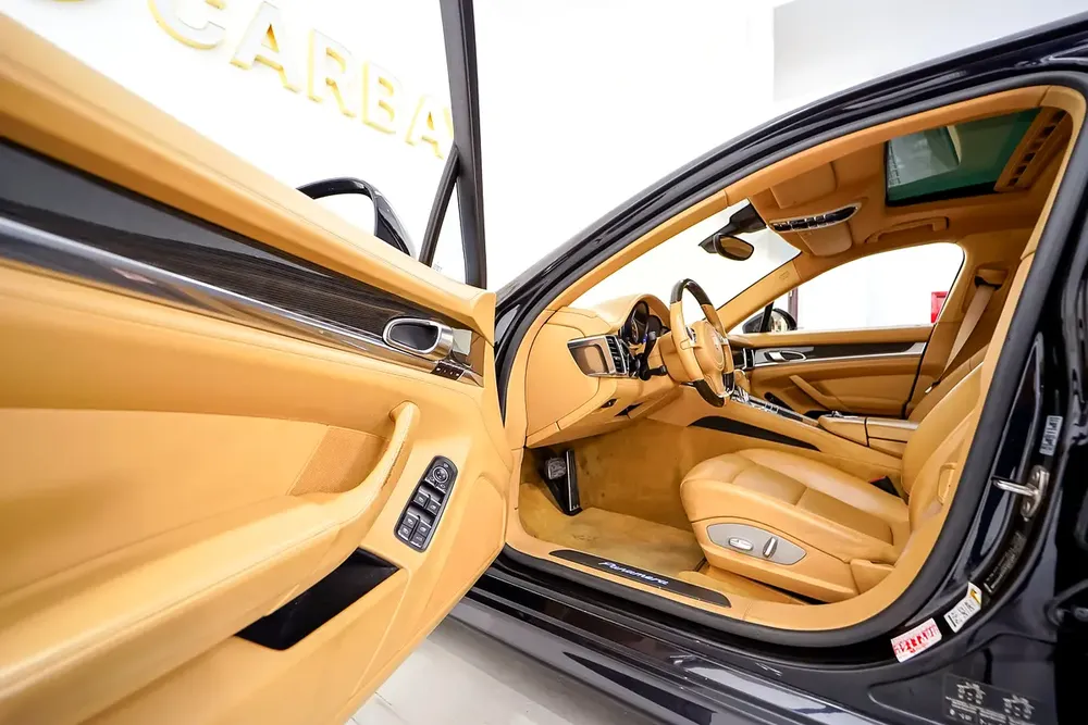 AED 1012 PM | PORSCHE PANAMERA 2012 | 20” TURBO RIMS | CARBON FIBER PACKAGE | 1 YEAR WARRANTY | GCC - Image 9