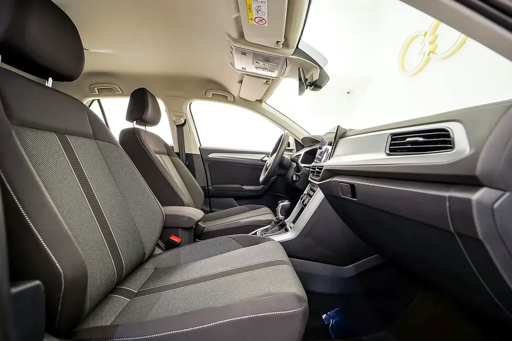 AED 1237 PM | VW T-ROC 2024 | UNDER 3 YEAR AGENCY WARRANTY & SERVICE CONTRACT | LOW KMS | GCC - Image 15