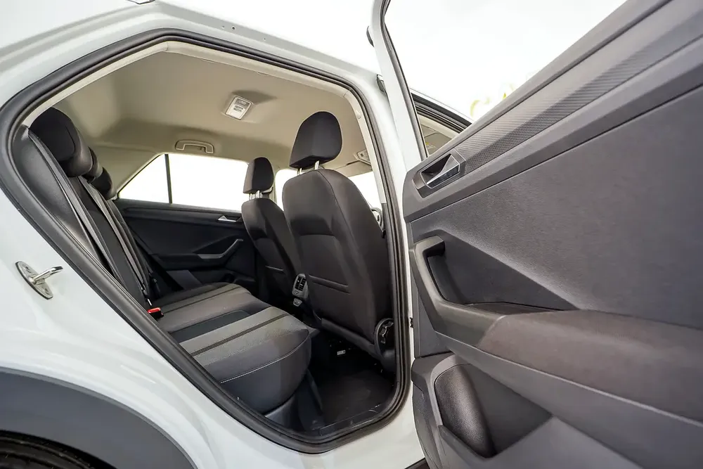 AED 1237 PM | VW T-ROC 2024 | UNDER 3 YEAR AGENCY WARRANTY & SERVICE CONTRACT | LOW KMS | GCC - Image 17
