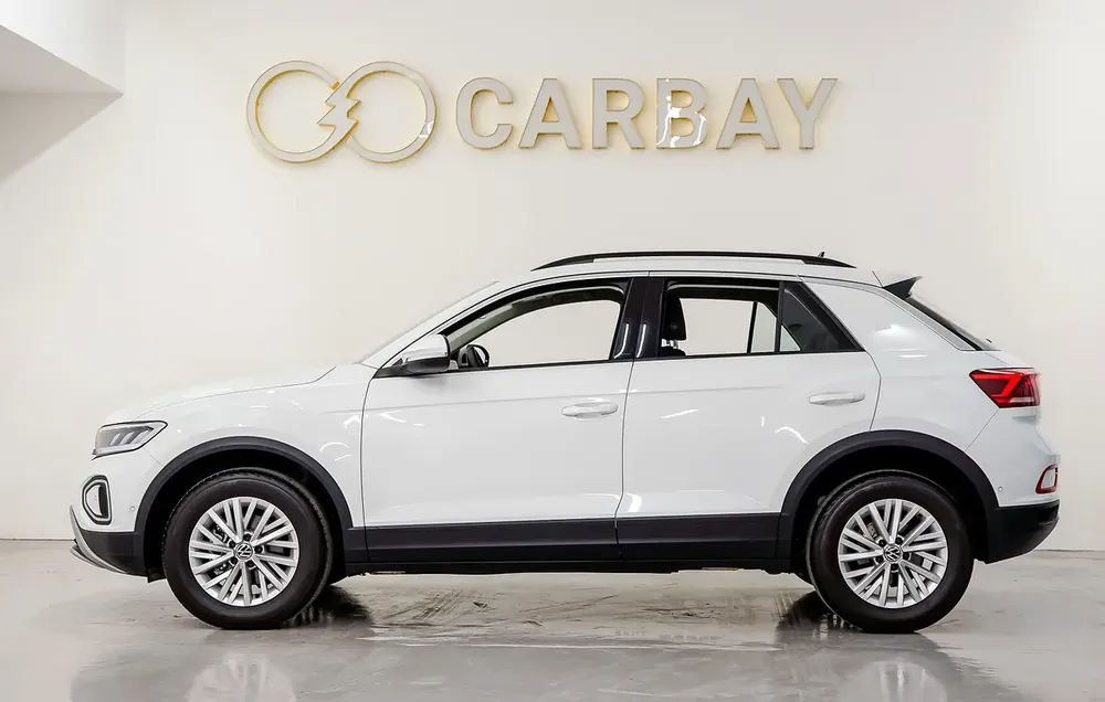 AED 1237 PM | VW T-ROC 2024 | UNDER 3 YEAR AGENCY WARRANTY & SERVICE CONTRACT | LOW KMS | GCC - Image 4
