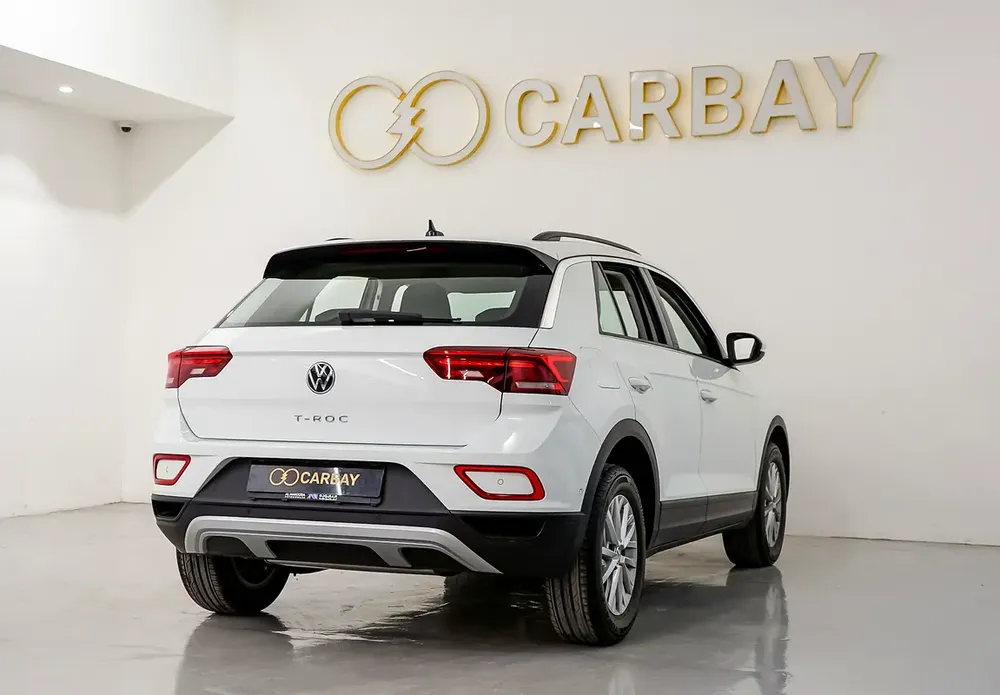 AED 1237 PM | VW T-ROC 2024 | UNDER 3 YEAR AGENCY WARRANTY & SERVICE CONTRACT | LOW KMS | GCC - Image 5