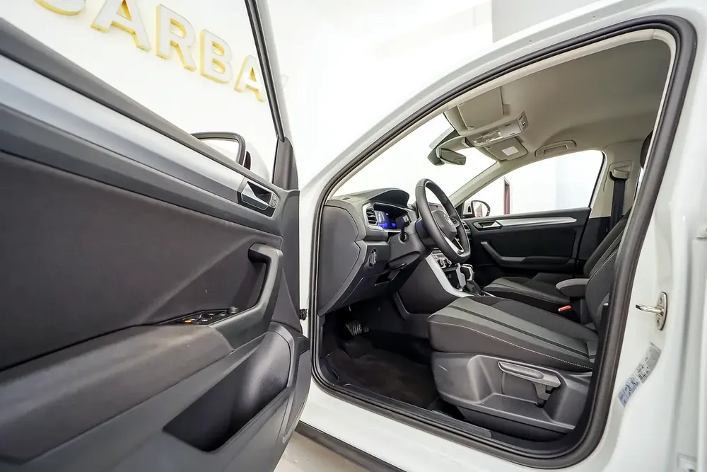 AED 1237 PM | VW T-ROC 2024 | UNDER 3 YEAR AGENCY WARRANTY & SERVICE CONTRACT | LOW KMS | GCC - Image 9