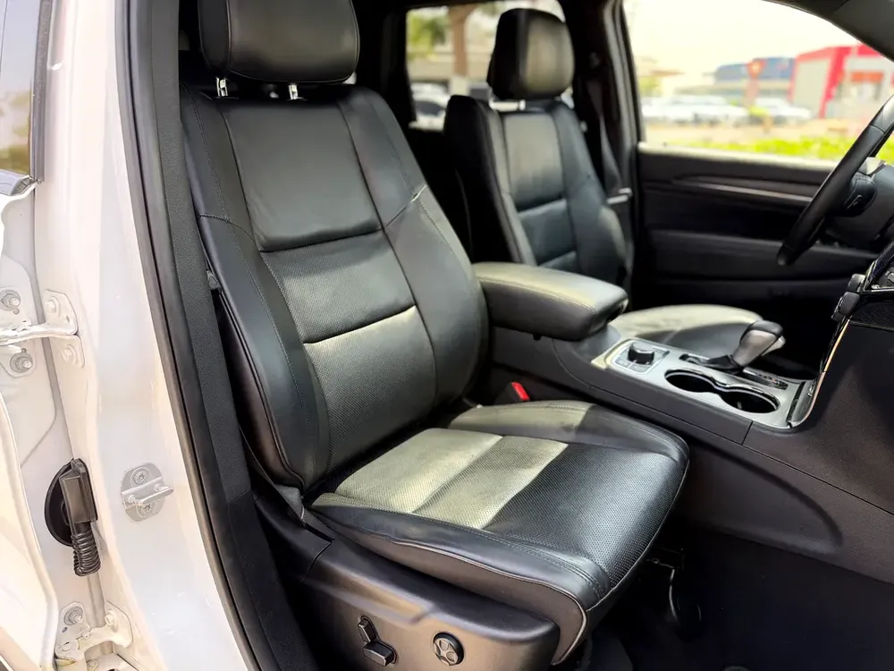Jeep Grand Cherokee Overland Plus 2019 (Full Option – Low Mileage – Excellent Condition) - Image 11