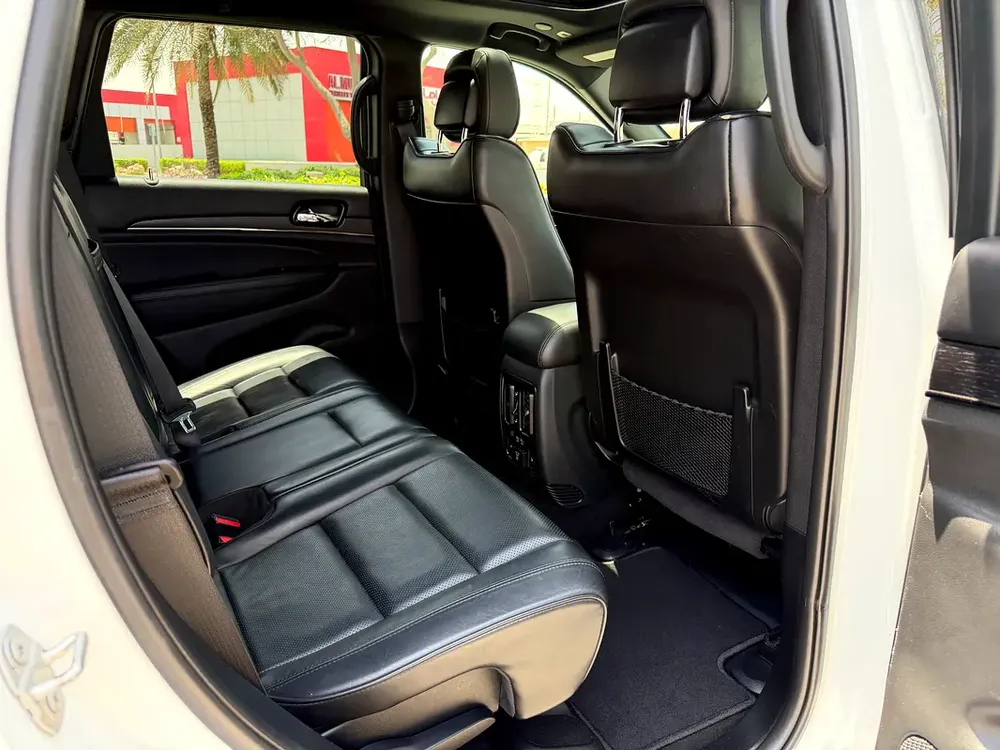 Jeep Grand Cherokee Overland Plus 2019 (Full Option – Low Mileage – Excellent Condition) - Image 12