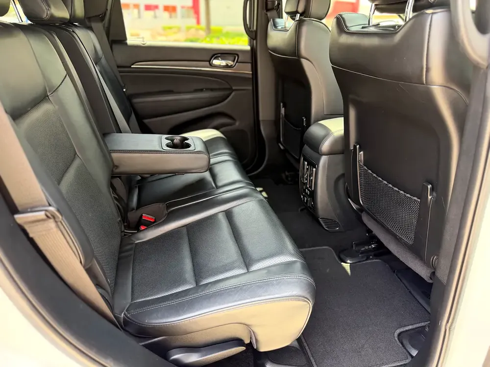 Jeep Grand Cherokee Overland Plus 2019 (Full Option – Low Mileage – Excellent Condition) - Image 14