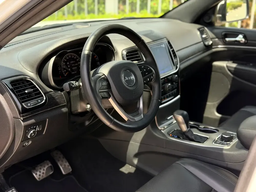 Jeep Grand Cherokee Overland Plus 2019 (Full Option – Low Mileage – Excellent Condition) - Image 8