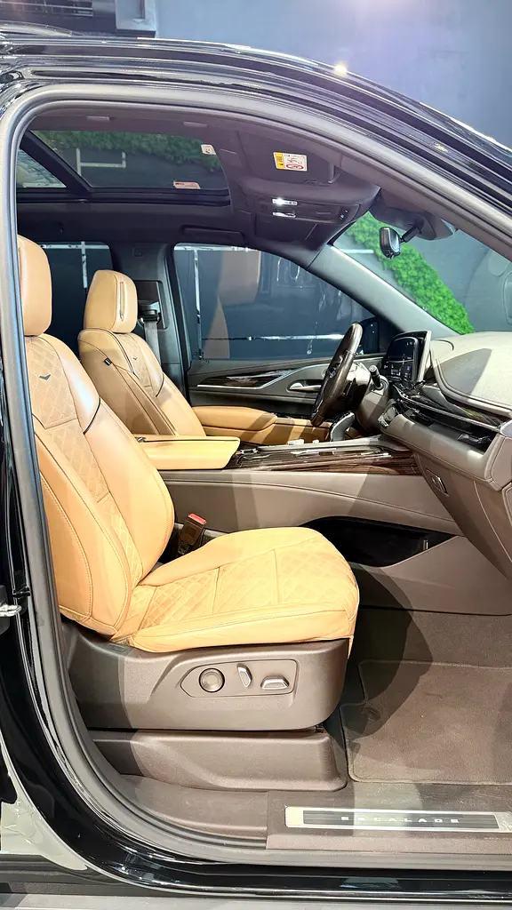 Pristine 2023 Cadillac Escalade Sport | GCC Specs | Warranty - Image 10