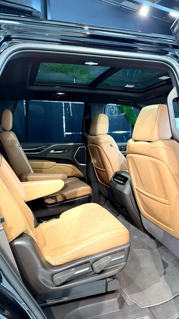 Pristine 2023 Cadillac Escalade Sport | GCC Specs | Warranty - Image 12
