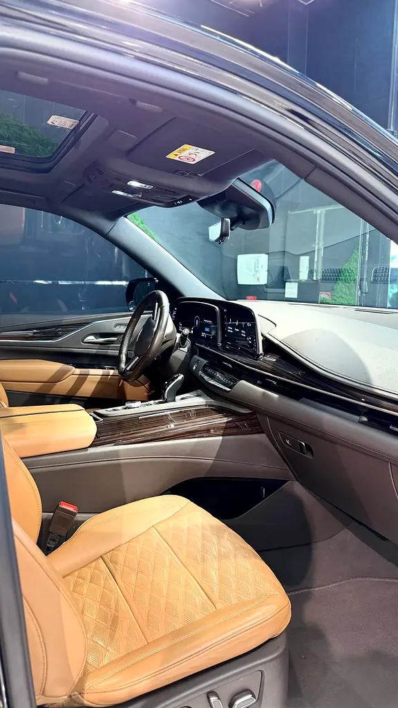 Pristine 2023 Cadillac Escalade Sport | GCC Specs | Warranty - Image 15