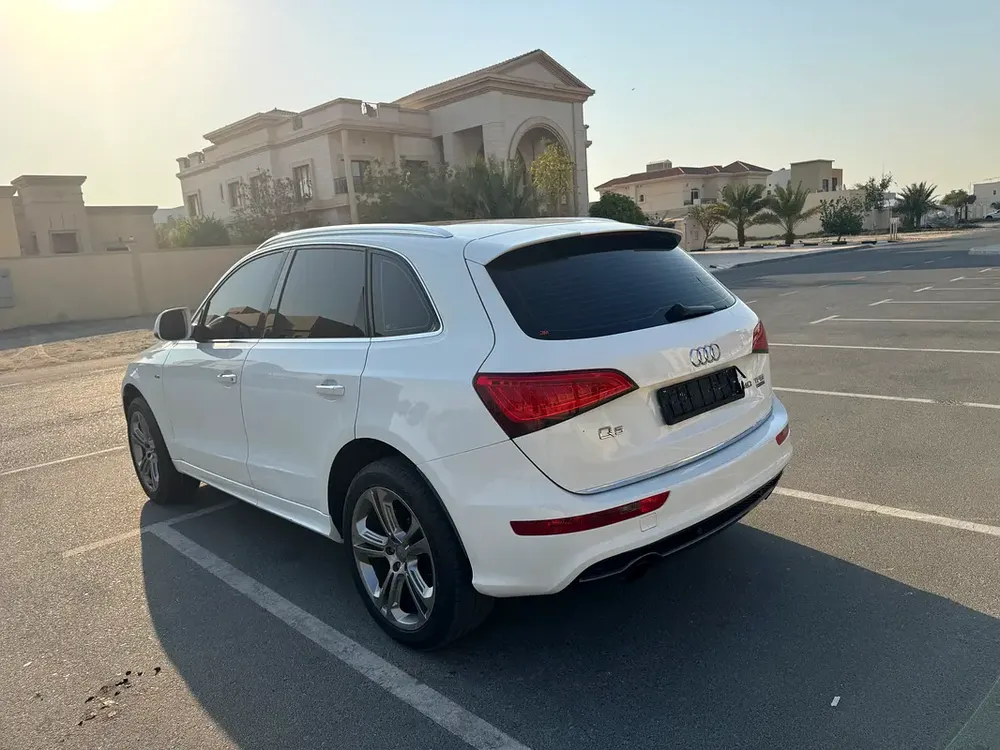 Audi Q5 2016 S LINE GCC Full option BEST CONDITION - Image 13