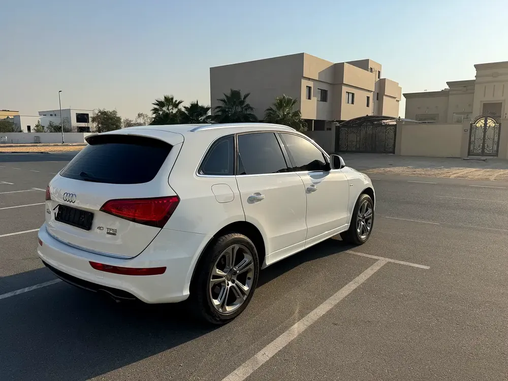 Audi Q5 2016 S LINE GCC Full option BEST CONDITION - Image 14
