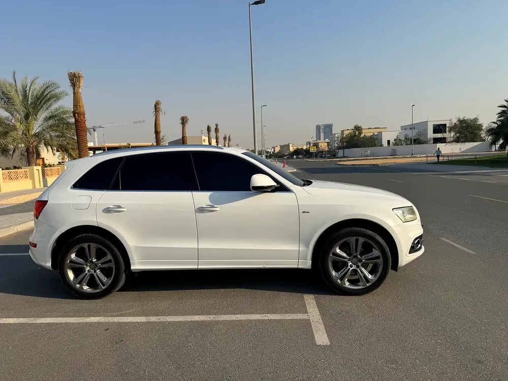 Audi Q5 2016 S LINE GCC Full option BEST CONDITION - Image 4