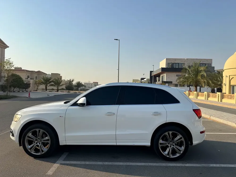 Audi Q5 2016 S LINE GCC Full option BEST CONDITION - Image 5