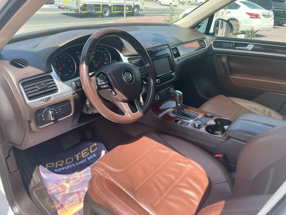 Volkswagen Touareg Comfortline 2014 - GCC Specs - Excellent Condition! - Image 4