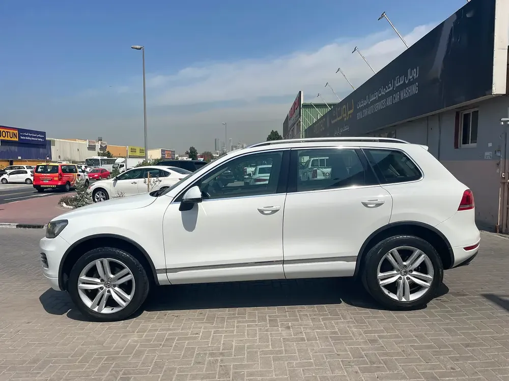 Volkswagen Touareg Comfortline 2014 - GCC Specs - Excellent Condition! - Image 5