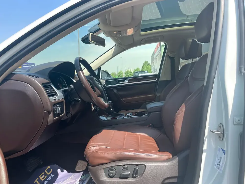 Volkswagen Touareg Comfortline 2014 - GCC Specs - Excellent Condition! - Image 6