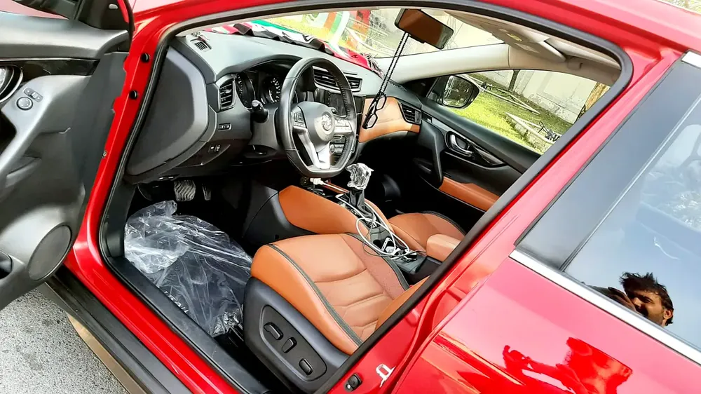 Nissan Xtrail SL Top 2018 Model No1 Option Sunroof Leather Seat GCC Fully Automatic Family used Sale - Image 4
