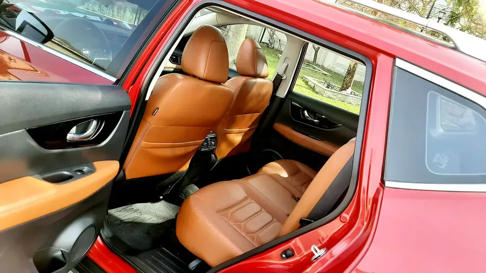 Nissan Xtrail SL Top 2018 Model No1 Option Sunroof Leather Seat GCC Fully Automatic Family used Sale - Image 5