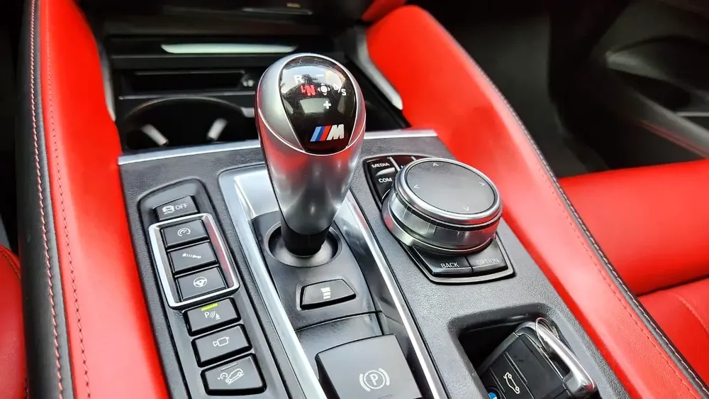 2018 BMW X6M full agency service + bmw service contract till 2026|| ORIGINAL PAINT carplay - Image 8