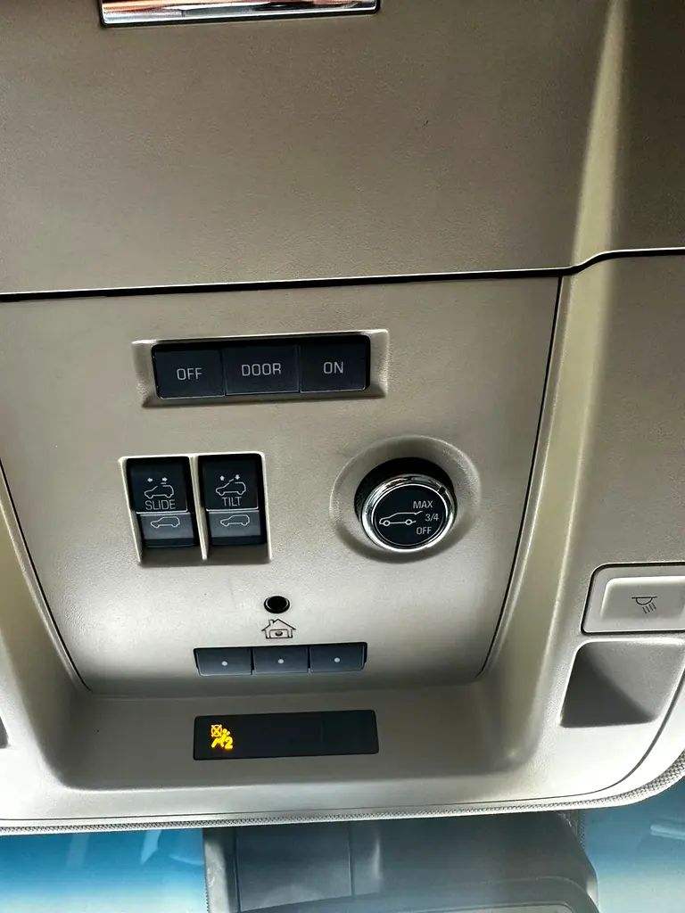 GMC YUKON SLT - Image 13