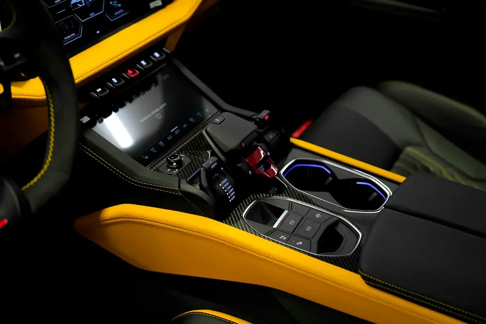 Lamborghini URUS SE 2025 | Certified Pre-Owned | Dealer Warranty | Service Contract - Image 10