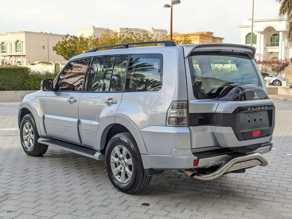 MITSUBISHI PAJERO 2015 GLS TOP FULL OPTION GCC IN EXCELLENT CONDITION - Image 12