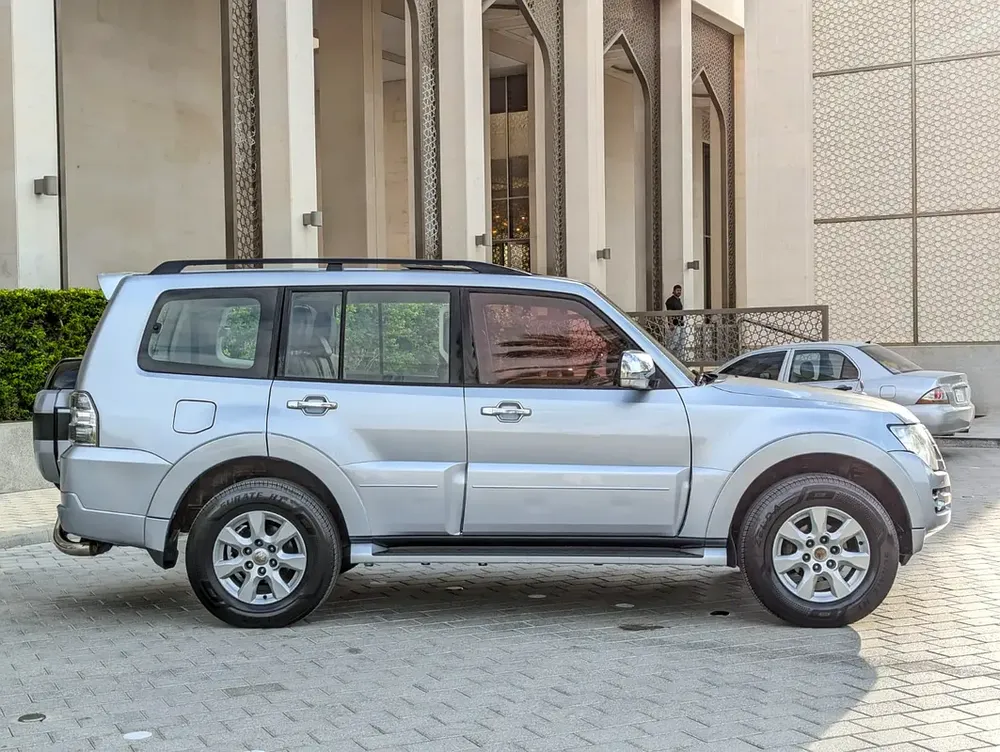 MITSUBISHI PAJERO 2015 GLS TOP FULL OPTION GCC IN EXCELLENT CONDITION - Image 13