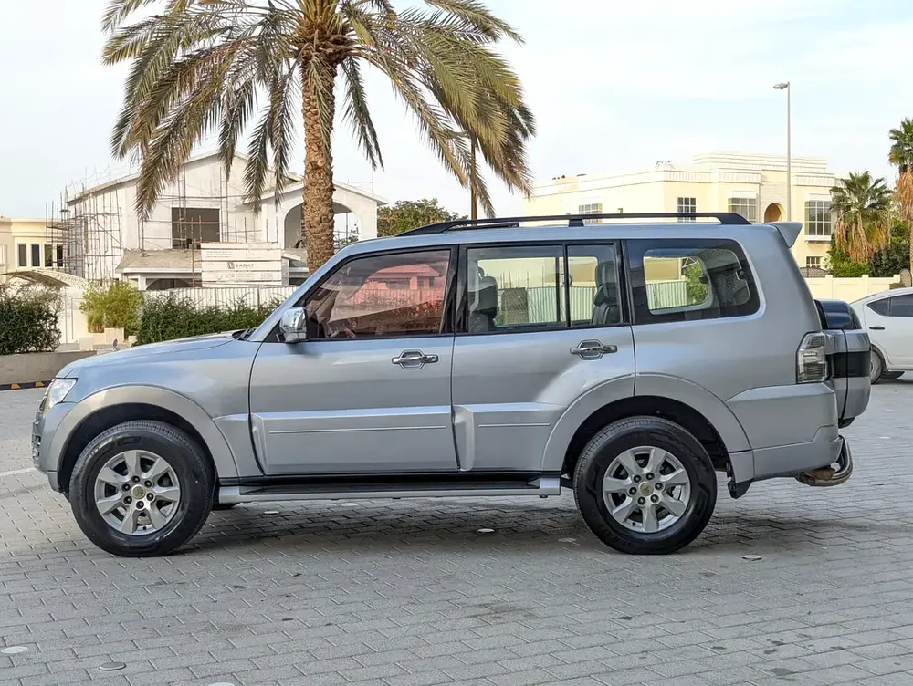 MITSUBISHI PAJERO 2015 GLS TOP FULL OPTION GCC IN EXCELLENT CONDITION - Image 14