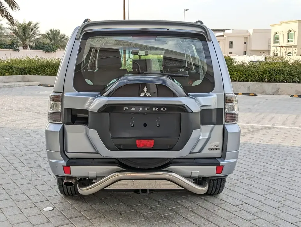 MITSUBISHI PAJERO 2015 GLS TOP FULL OPTION GCC IN EXCELLENT CONDITION - Image 15