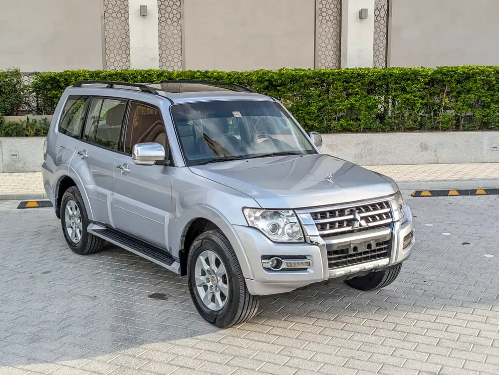 MITSUBISHI PAJERO 2015 GLS TOP FULL OPTION GCC IN EXCELLENT CONDITION - Image 17