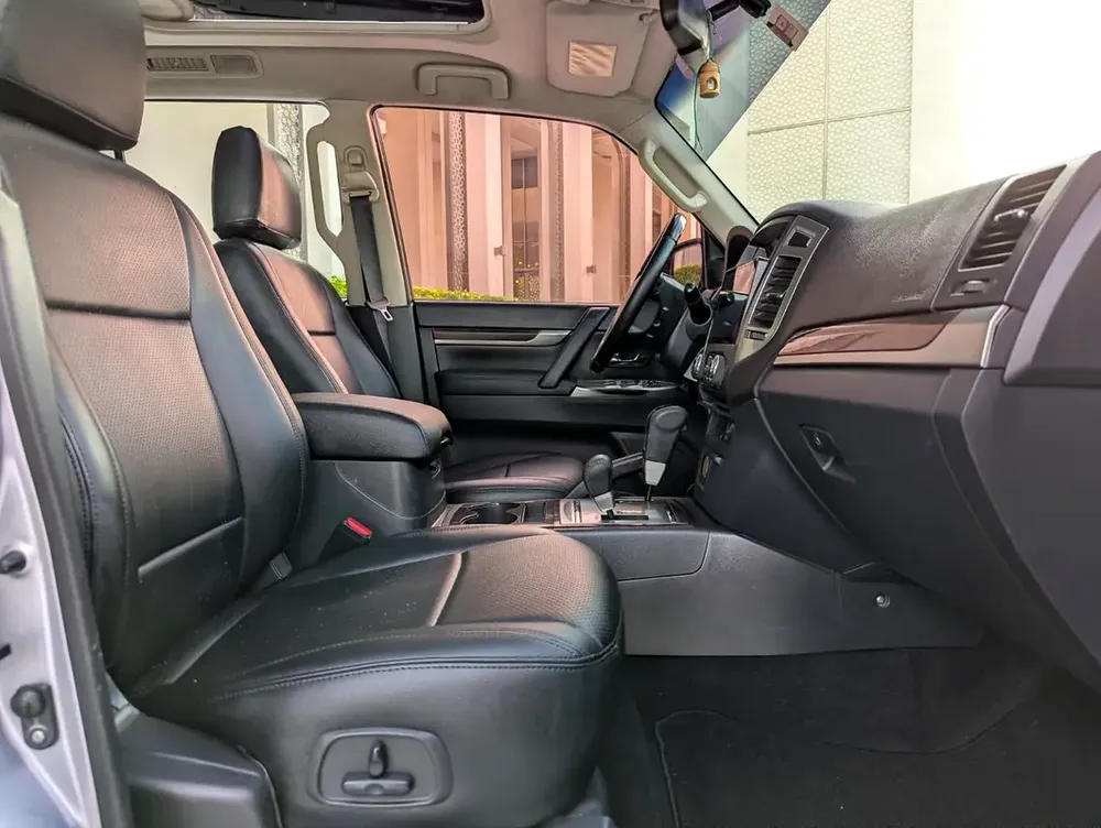 MITSUBISHI PAJERO 2015 GLS TOP FULL OPTION GCC IN EXCELLENT CONDITION - Image 18