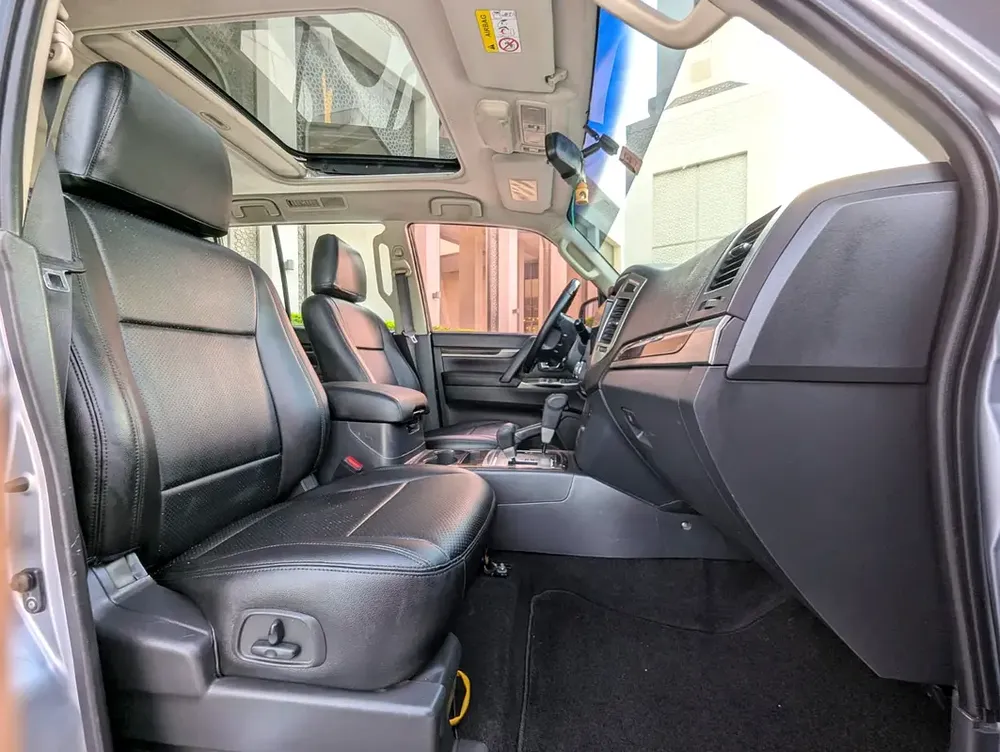 MITSUBISHI PAJERO 2015 GLS TOP FULL OPTION GCC IN EXCELLENT CONDITION - Image 5