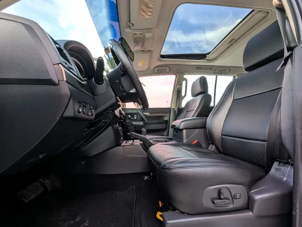 MITSUBISHI PAJERO 2015 GLS TOP FULL OPTION GCC IN EXCELLENT CONDITION - Image 8