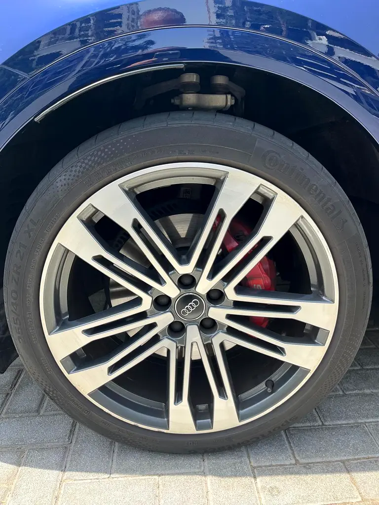 FOR A SPECIAL PRICE, SELLING MY AMAZING AUDI SQ5. LOW MILEAGE AND DEALER FULL SERVICE HISTORY. - Image 6