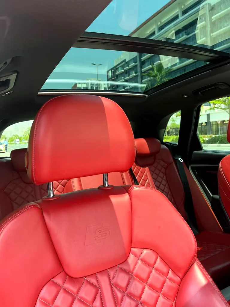 FOR A SPECIAL PRICE, SELLING MY AMAZING AUDI SQ5. LOW MILEAGE AND DEALER FULL SERVICE HISTORY. - Image 9