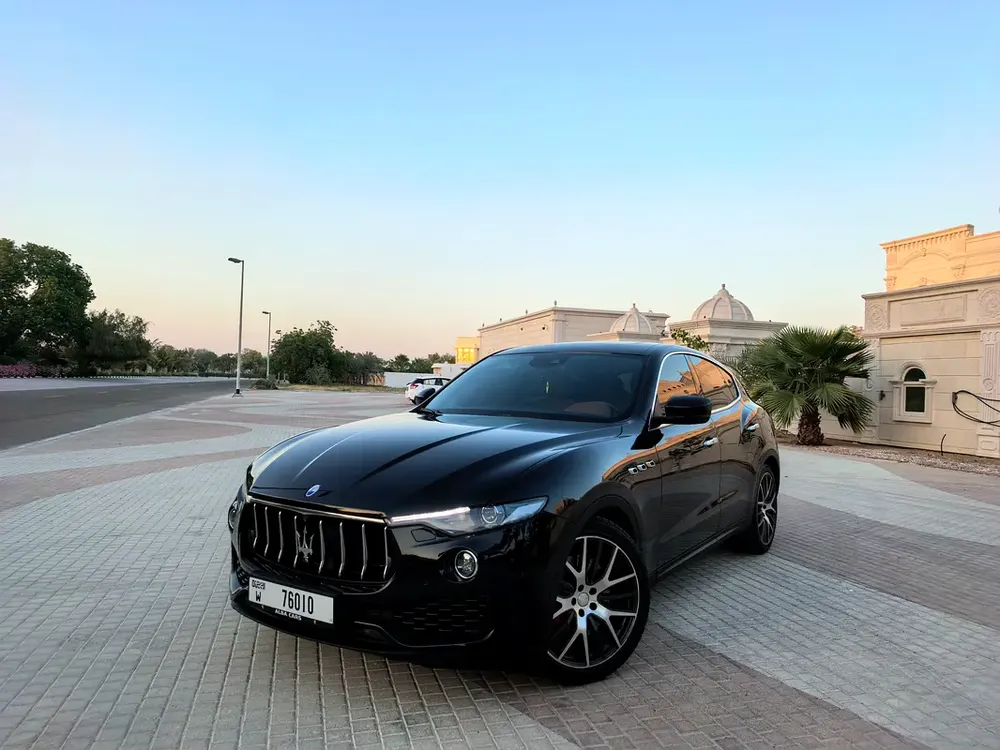 MASERATI LEVANTE SQ4 2017 AMAZING CONDITION FULL OPTION GCC - Image 10