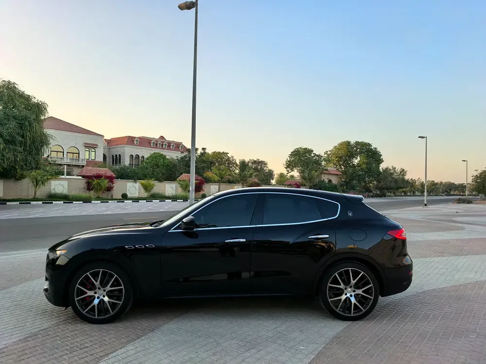 MASERATI LEVANTE SQ4 2017 AMAZING CONDITION FULL OPTION GCC - Image 15