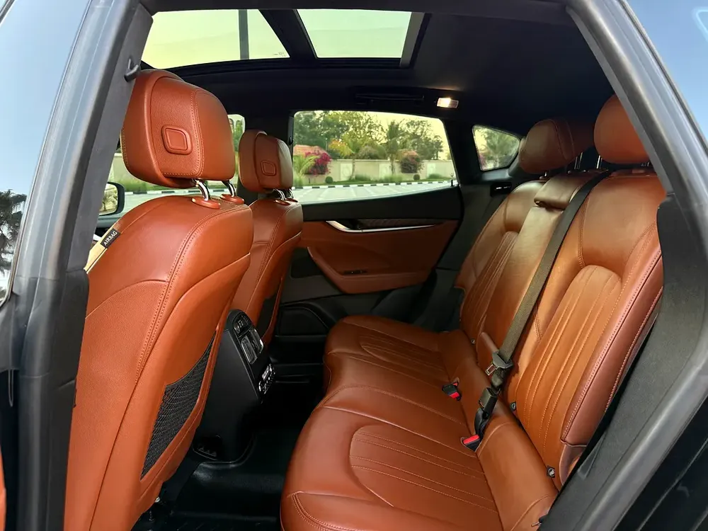 MASERATI LEVANTE SQ4 2017 AMAZING CONDITION FULL OPTION GCC - Image 8
