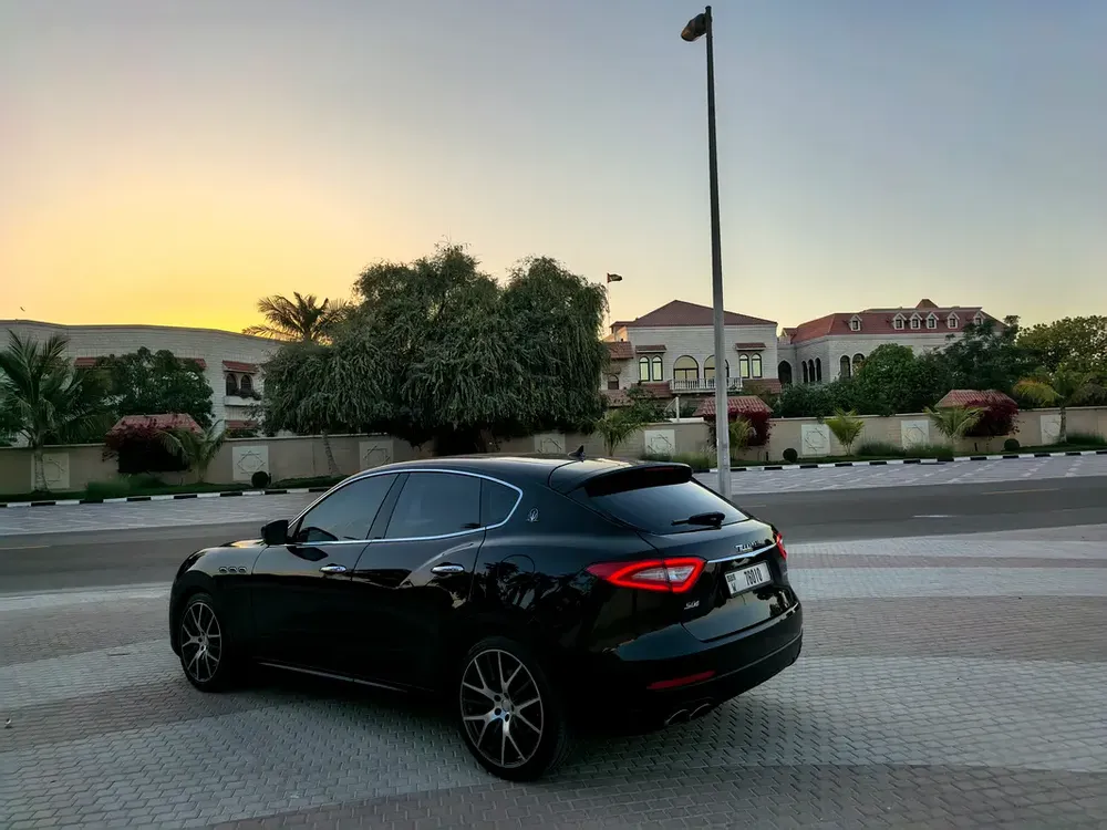 MASERATI LEVANTE SQ4 2017 AMAZING CONDITION FULL OPTION GCC - Image 9