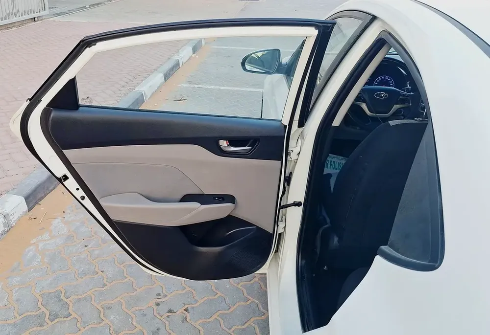 HYUNDAI ACCENT 2019 - Image 6