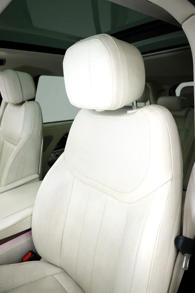 RANGE ROVER V8 LONG WHEEL BASE P530 7 SEATER - FULLY LOADED - Image 16