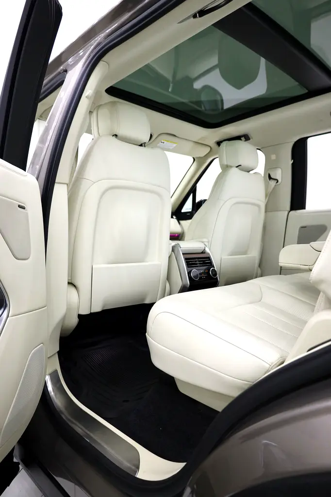 RANGE ROVER V8 LONG WHEEL BASE P530 7 SEATER - FULLY LOADED - Image 18