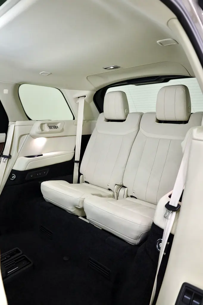 RANGE ROVER V8 LONG WHEEL BASE P530 7 SEATER - FULLY LOADED - Image 19